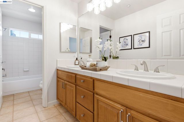1330 Capri Ct, Livermore, CA 94550