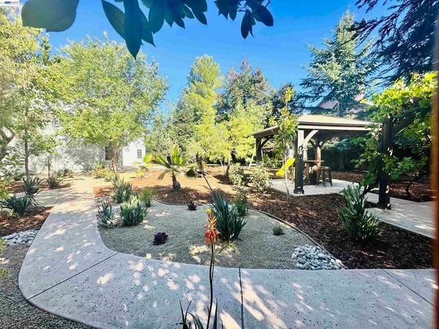 1330 Capri Ct, Livermore, CA 94550