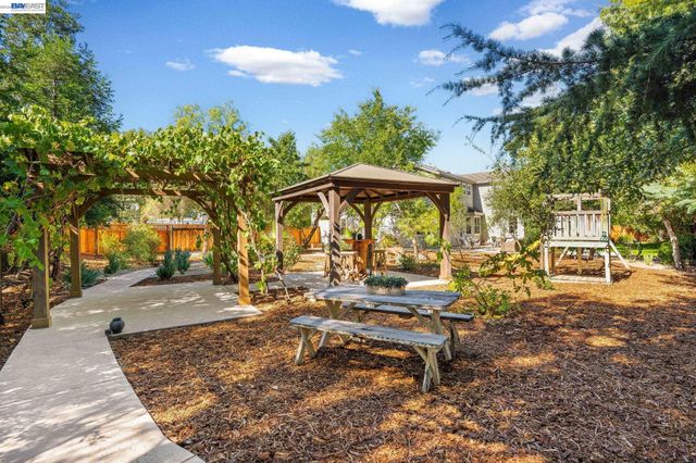1330 Capri Ct, Livermore, CA 94550