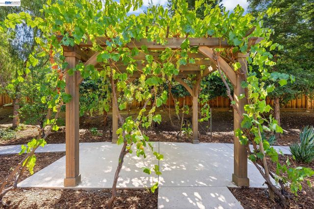 1330 Capri Ct, Livermore, CA 94550