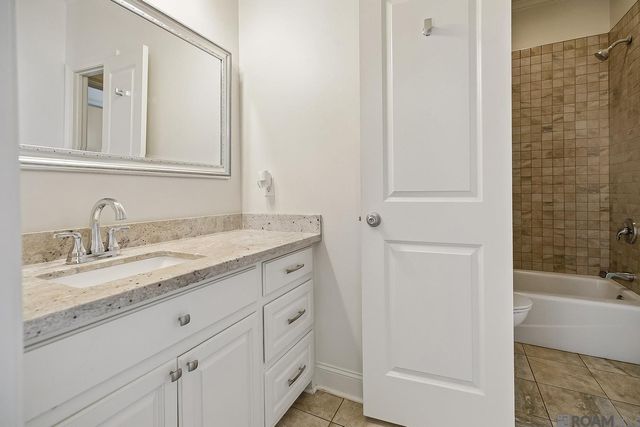 733 Troutbeck Dr, Baton Rouge, LA 70810