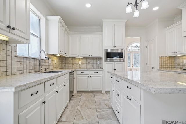 733 Troutbeck Dr, Baton Rouge, LA 70810