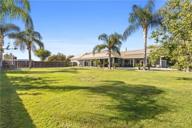 1523 Kuhio Street, Bakersfield, CA 93313