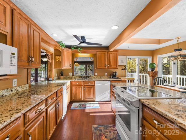 20 Fairview Heights Drive, Hendersonville, NC 28739