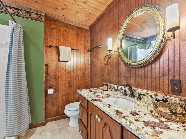 20 Fairview Heights Drive, Hendersonville, NC 28739