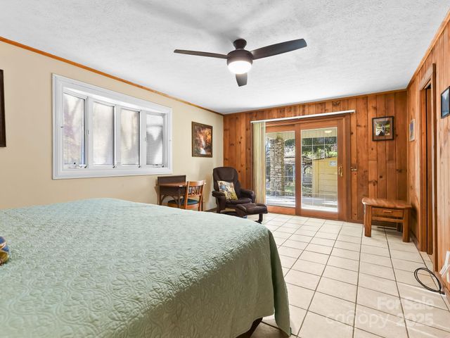 20 Fairview Heights Drive, Hendersonville, NC 28739