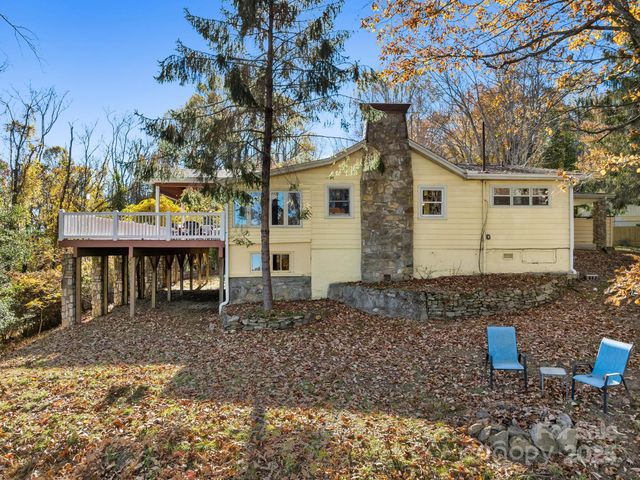 20 Fairview Heights Drive, Hendersonville, NC 28739