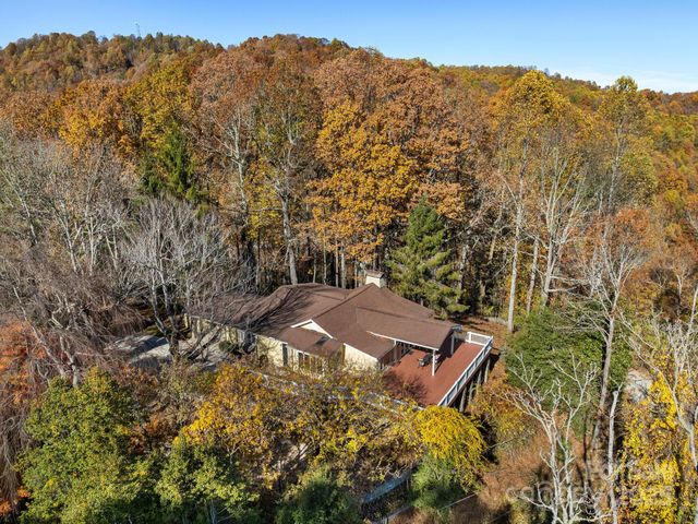 20 Fairview Heights Drive, Hendersonville, NC 28739