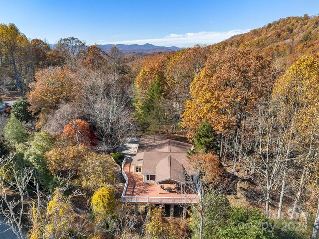 20 Fairview Heights Drive, Hendersonville, NC 28739