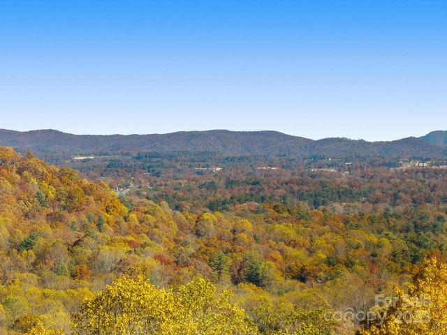 20 Fairview Heights Drive, Hendersonville, NC 28739