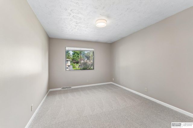 5085 S 105th Street, Omaha, NE 68127