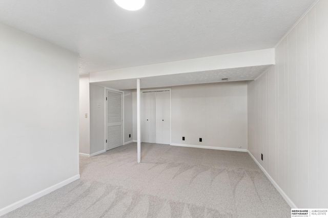 5085 S 105th Street, Omaha, NE 68127