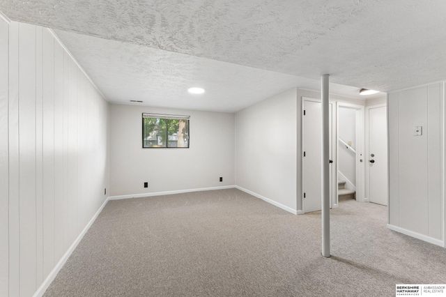 5085 S 105th Street, Omaha, NE 68127