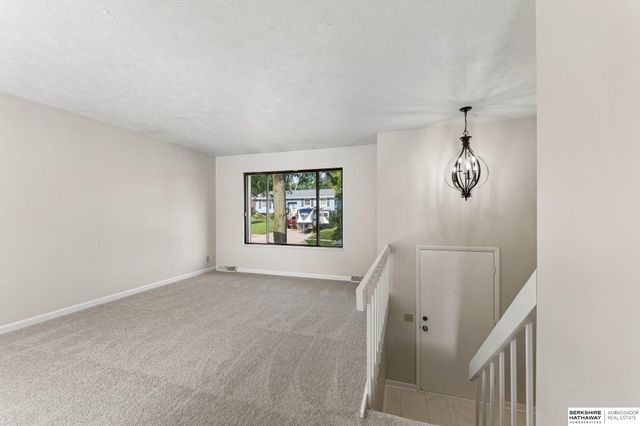 5085 S 105th Street, Omaha, NE 68127