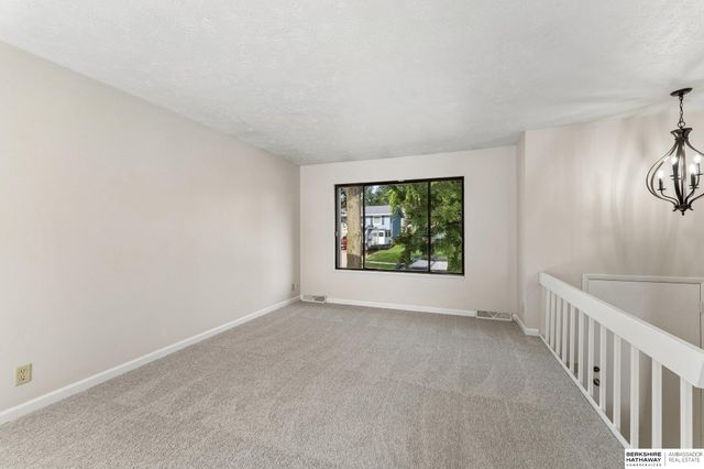 5085 S 105th Street, Omaha, NE 68127