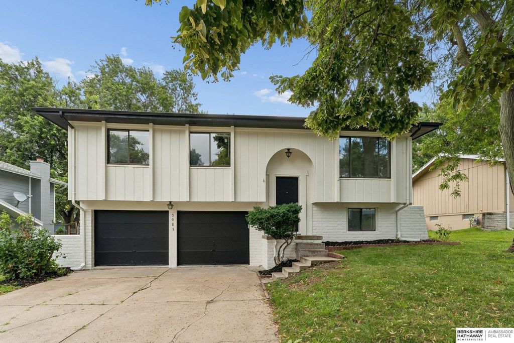 5085 S 105th Street, Omaha, NE 68127