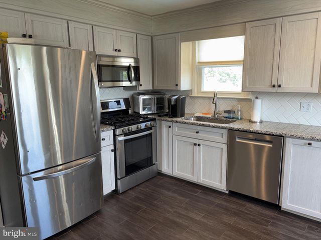 402 GROSSTOWN RD, Stowe, PA 19464