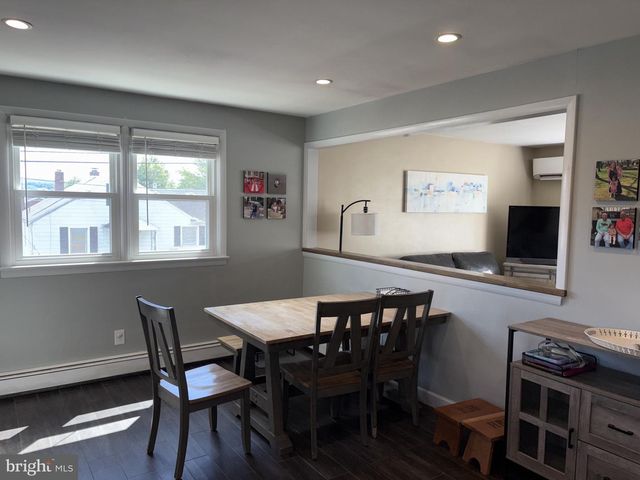402 GROSSTOWN RD, Stowe, PA 19464