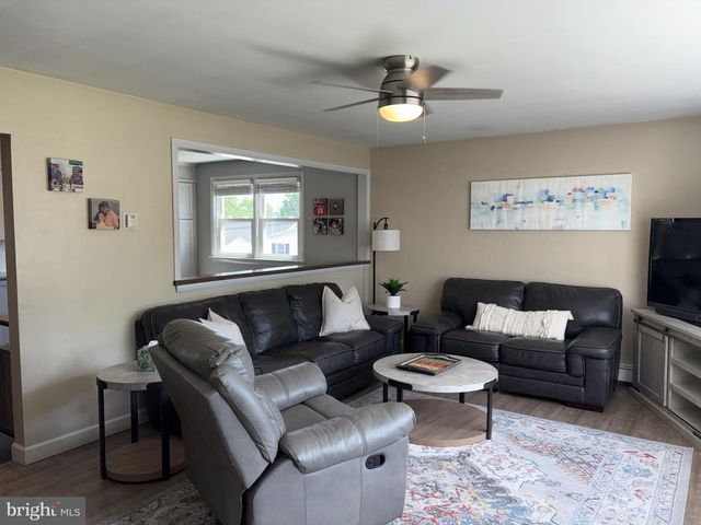402 GROSSTOWN RD, Stowe, PA 19464