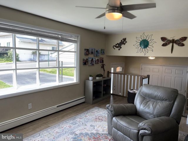 402 GROSSTOWN RD, Stowe, PA 19464