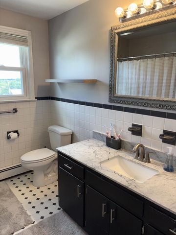 402 GROSSTOWN RD, Stowe, PA 19464