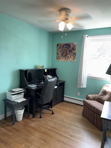 402 GROSSTOWN RD, Stowe, PA 19464