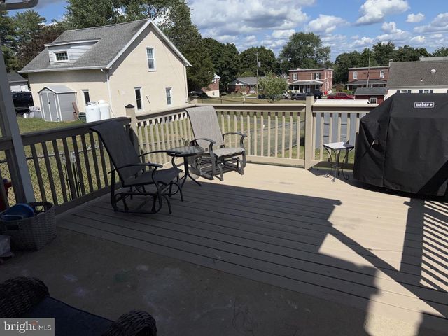 402 GROSSTOWN RD, Stowe, PA 19464