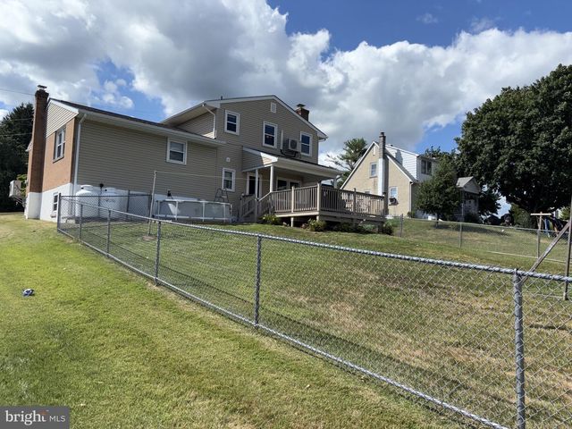 402 GROSSTOWN RD, Stowe, PA 19464