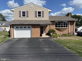 402 GROSSTOWN RD, Stowe, PA 19464