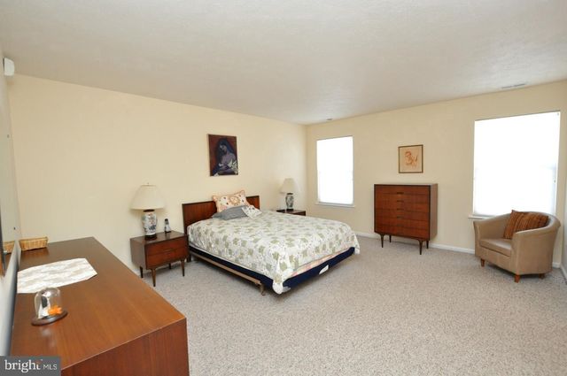 42 CLIFFORD CT, Mount Laurel, NJ 08054