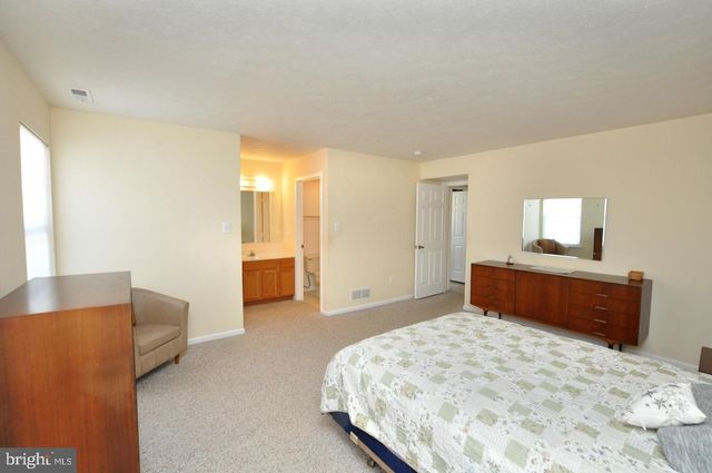 42 CLIFFORD CT, Mount Laurel, NJ 08054