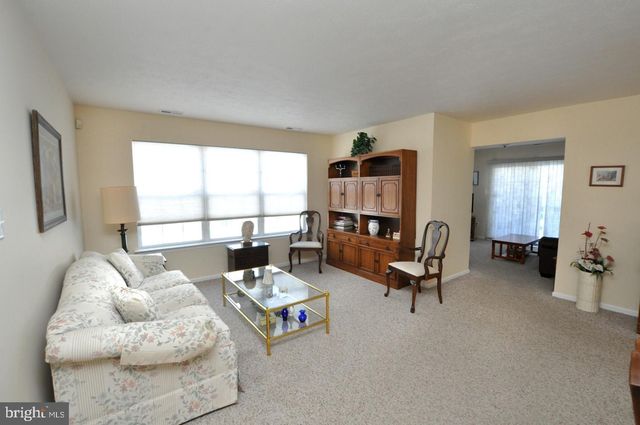 42 CLIFFORD CT, Mount Laurel, NJ 08054