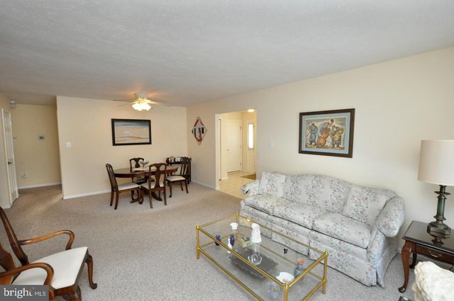 42 CLIFFORD CT, Mount Laurel, NJ 08054