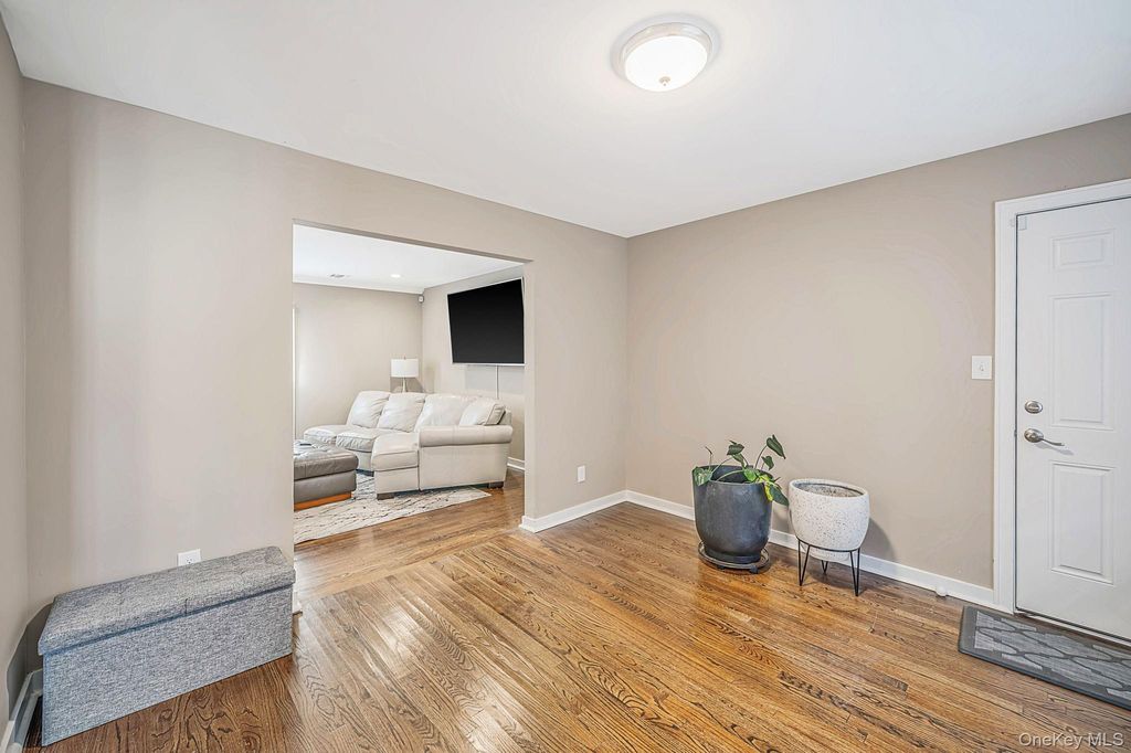 354 Seaford Avenue, Massapequa, NY 11758 — photo 4