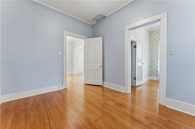 38 Ridgeway Avenue, Eureka Springs, AR 72632