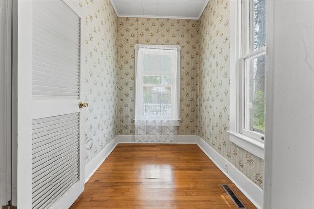 38 Ridgeway Avenue, Eureka Springs, AR 72632