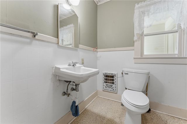 38 Ridgeway Avenue, Eureka Springs, AR 72632