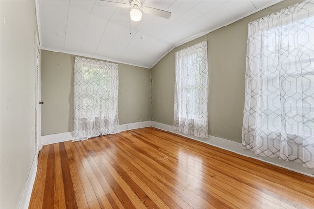 38 Ridgeway Avenue, Eureka Springs, AR 72632