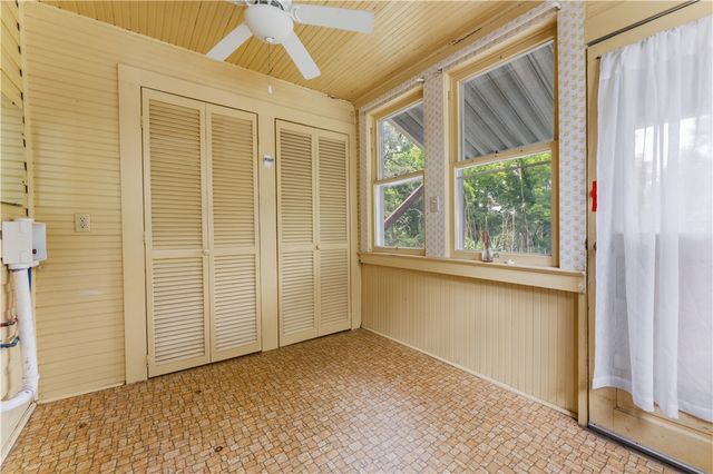 38 Ridgeway Avenue, Eureka Springs, AR 72632