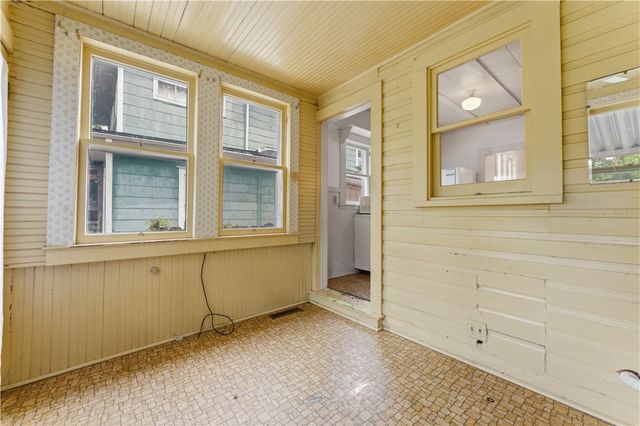 38 Ridgeway Avenue, Eureka Springs, AR 72632