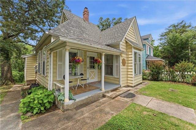 38 Ridgeway Avenue, Eureka Springs, AR 72632