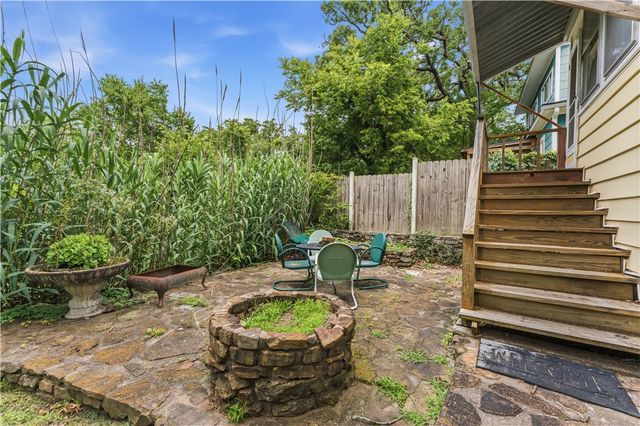 38 Ridgeway Avenue, Eureka Springs, AR 72632