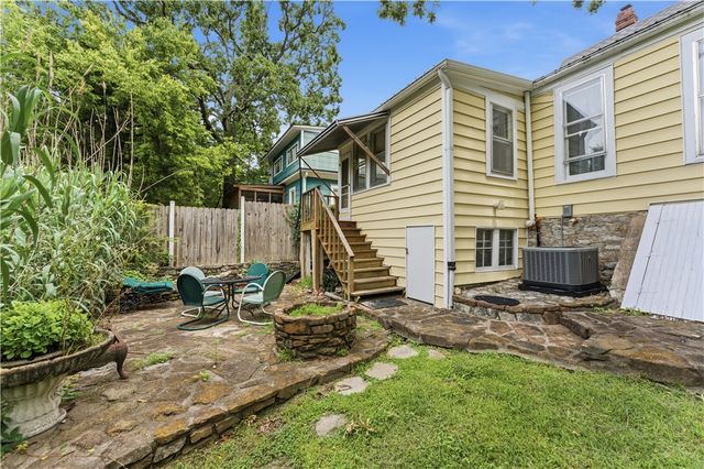 38 Ridgeway Avenue, Eureka Springs, AR 72632