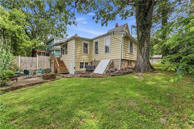 38 Ridgeway Avenue, Eureka Springs, AR 72632