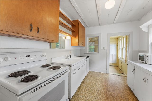38 Ridgeway Avenue, Eureka Springs, AR 72632