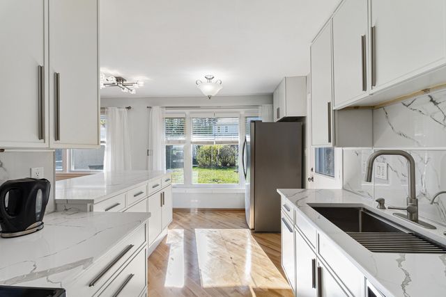 2430 S Shag Bark Trail, Arlington Heights, IL 60005