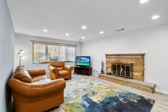 2430 S Shag Bark Trail, Arlington Heights, IL 60005