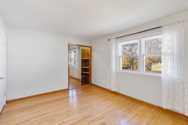 2430 S Shag Bark Trail, Arlington Heights, IL 60005