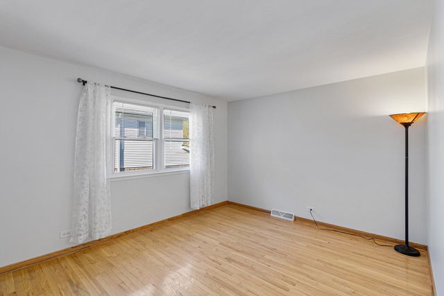 2430 S Shag Bark Trail, Arlington Heights, IL 60005