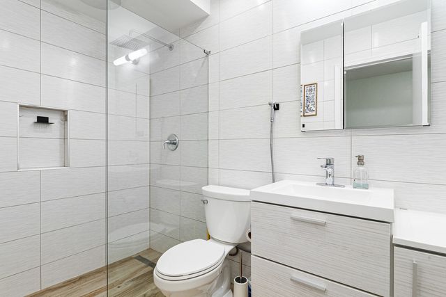 2430 S Shag Bark Trail, Arlington Heights, IL 60005